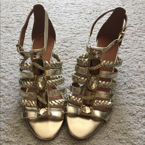 Strapy gold sandal with stones + wooden wedge